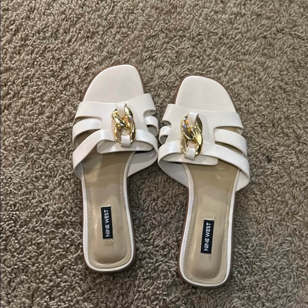 9.5 m like new Nine West White Slide Sandals